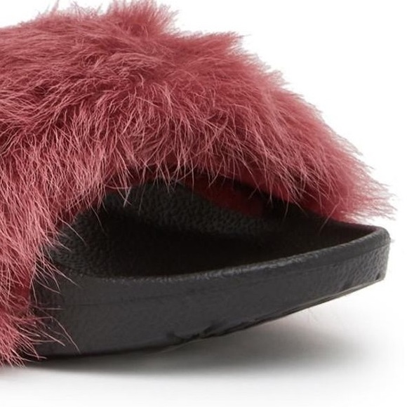 Ugg Women's Red Royale Genuine Lamb Fur Slide - Picture 5 of 6